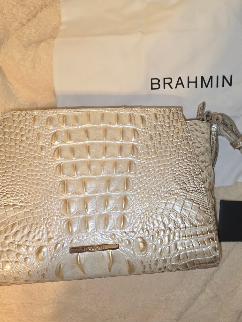 EUC Brahmin Cream Croc-Embossed Crossbody Shoulder Bag Cream With Gold Accents